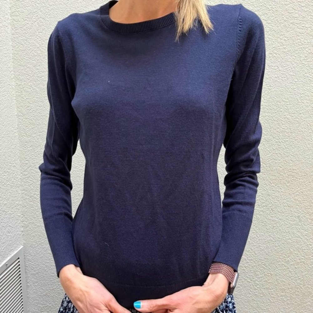 Women’s Navy classic light weight sweater